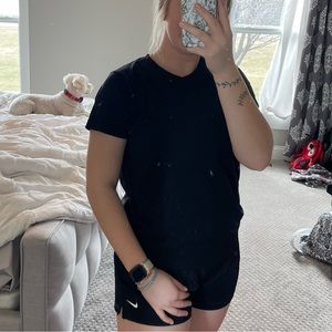 black athletic shirt